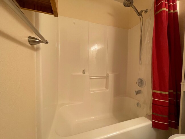 Building Photo - 3-Bedroom Home in Beaverton!