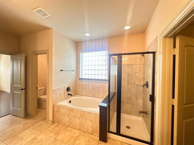 Building Photo - 2230 Argos Dr