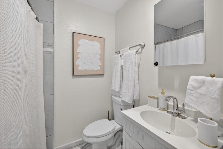 Building Photo - 1317 NE 1st Ave.