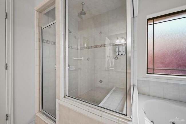 Building Photo - 23 W Arapaho Ave