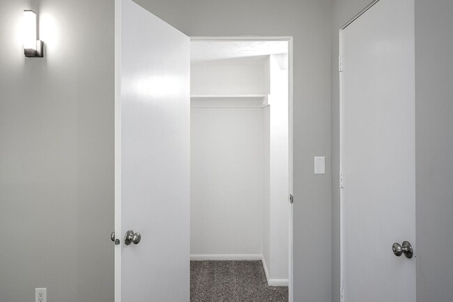 Building Photo - Spacious 3-Bedroom Apartment in Millard!