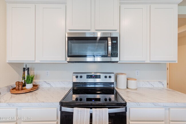 Building Photo - 3474 Cliffside Way