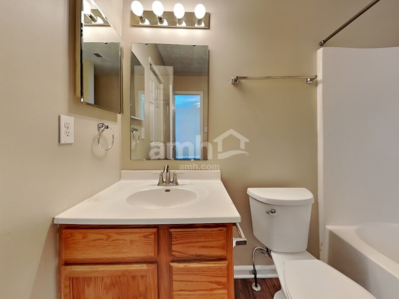 Building Photo - 3416 Montgomery Dr