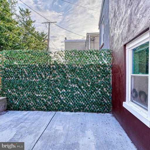 Building Photo - 1222 E Eager St