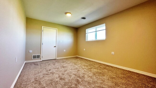 Building Photo - Quiet Guest House 2 Bed 1 Bath in the Coun...
