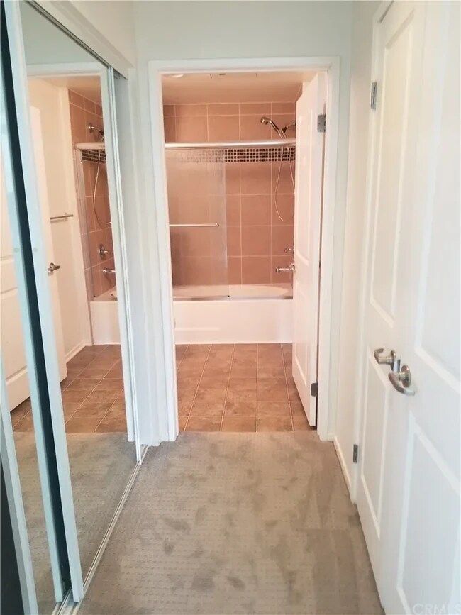 Building Photo - 1362 Scholarship