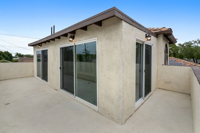 Building Photo - 4032 Elsa St