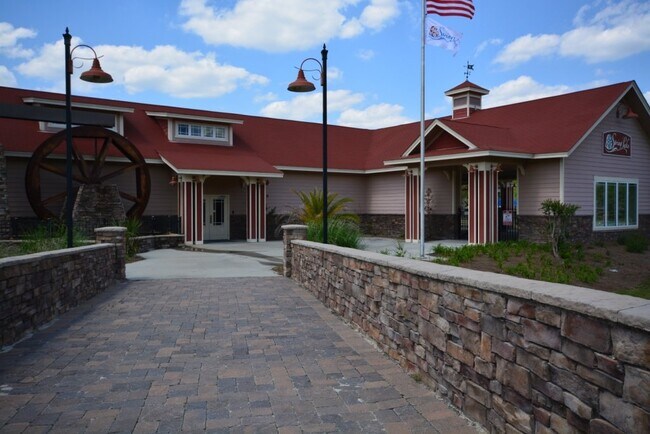 Building Photo - Executive Home in Convenient Location
