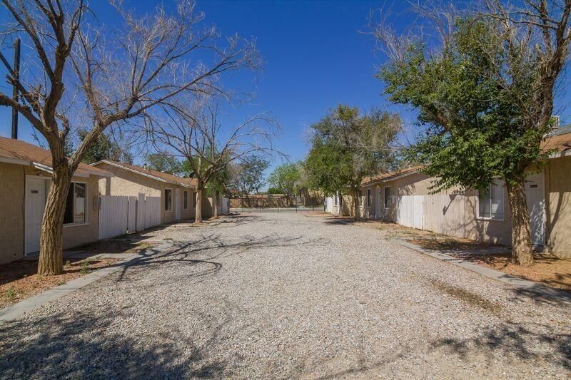 Building Photo - 2634 Desert St