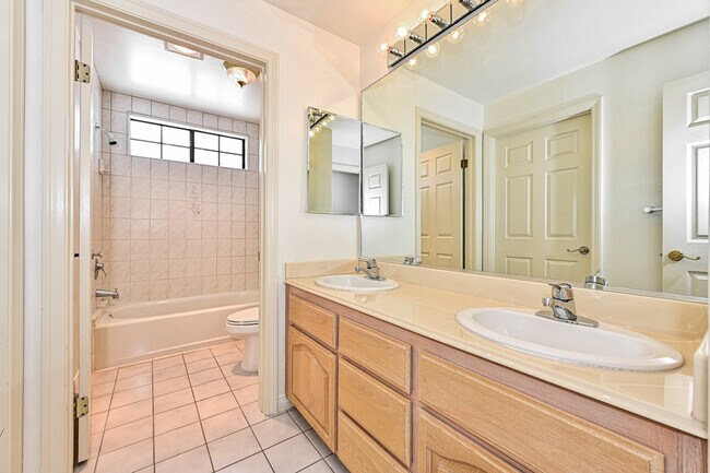 Building Photo - 5319 Lindley Ave