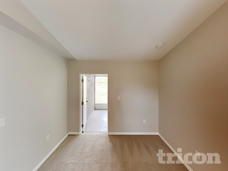 Building Photo - 1403 14th St W