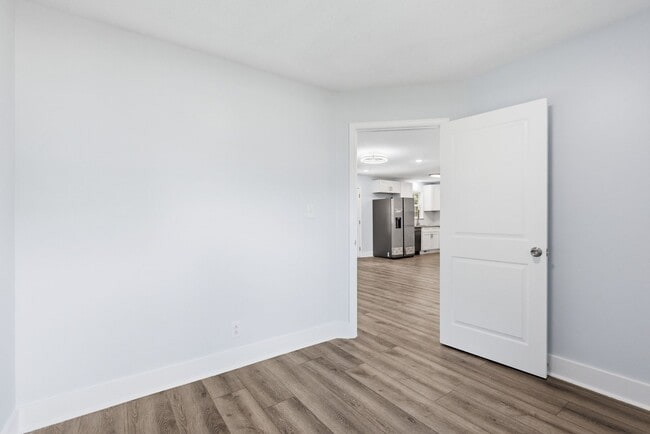 Building Photo - Fully Renovated and Move-In Ready Rental!