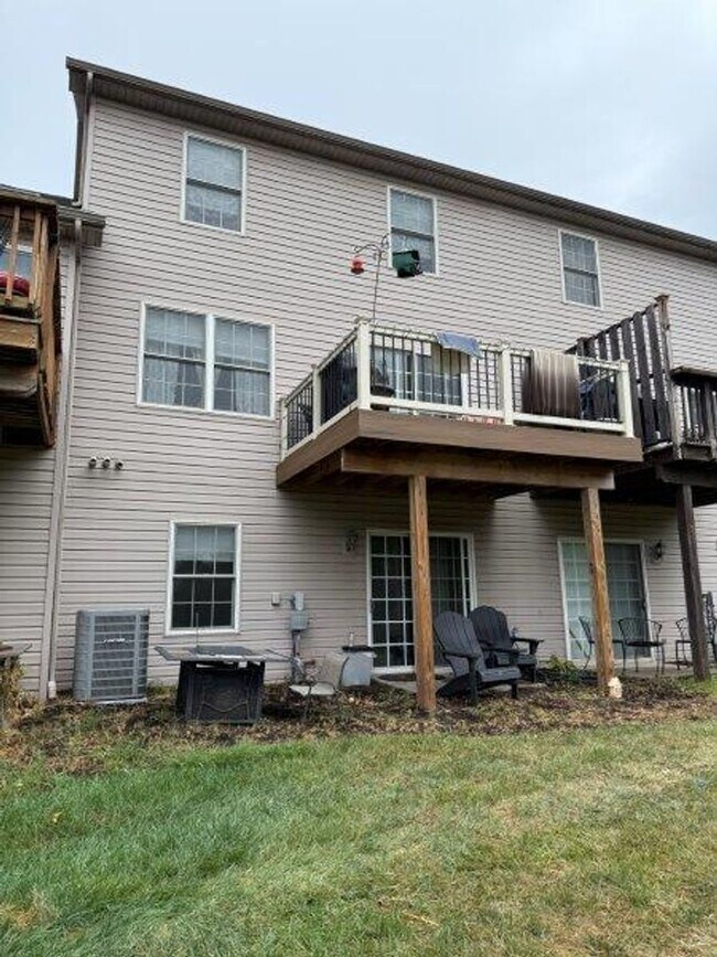 Building Photo - Don't Miss Out On This New Cumberland Town-Home For Rent, 3 Stories/3 Bedrooms/2.5 Bathroom In We...