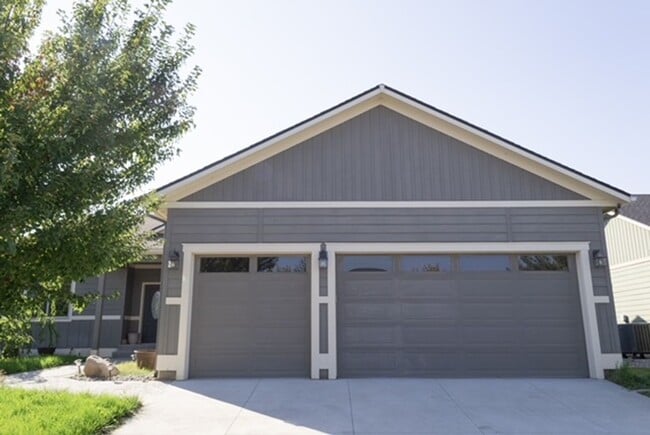 Building Photo - 1722 Brambling Brae Ln