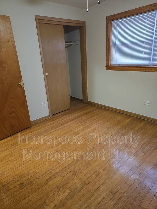 Building Photo - 10126 S Pulaski Rd