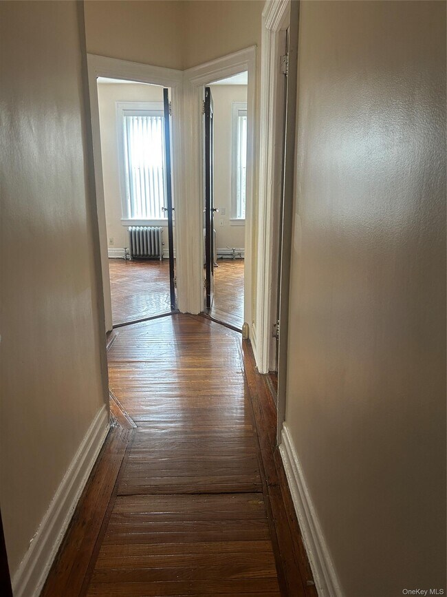 Building Photo - 594 E 38th St