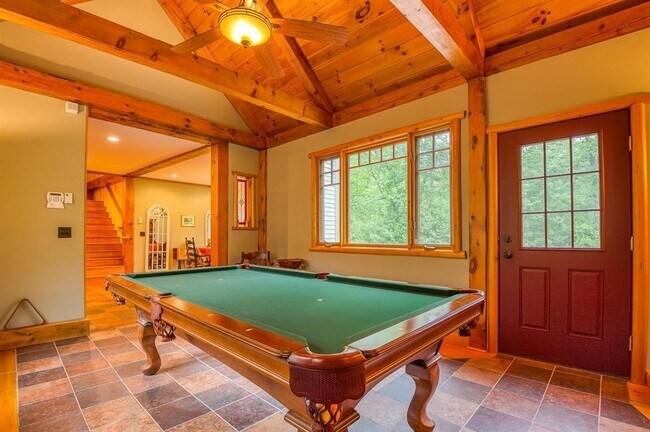 Building Photo - 34 Mirror Lake Dr