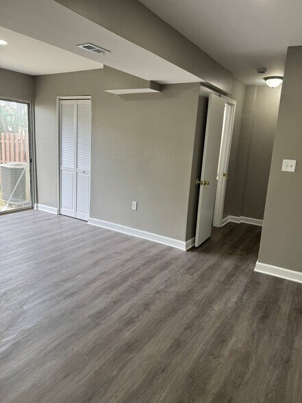 Building Photo - 10734 Castleton Way