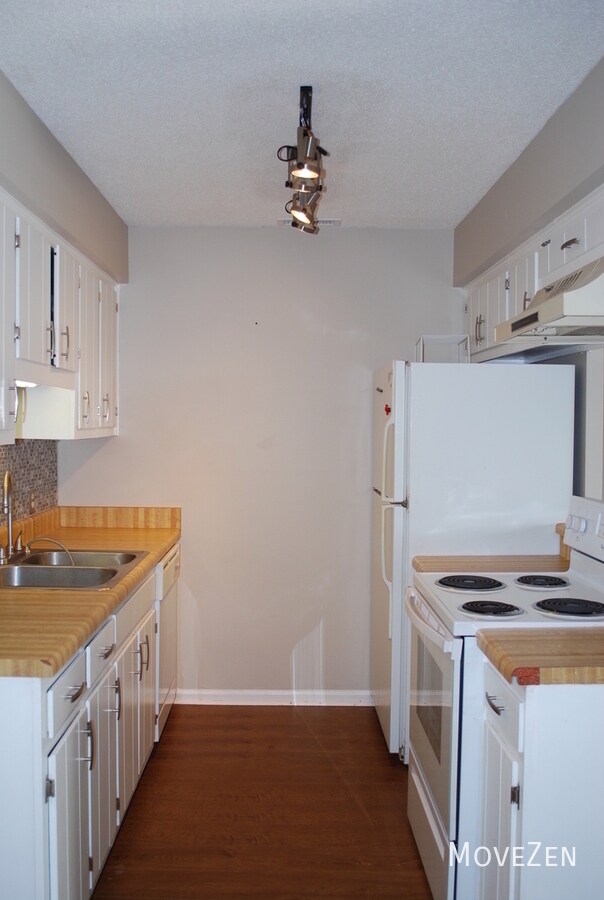 Building Photo - 1801 Canal Dr