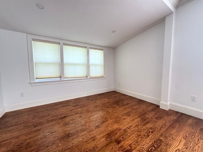 Building Photo - 409-411 Walden St