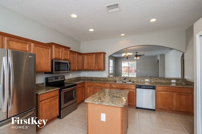 Building Photo - 1420 Bridgeport Cir