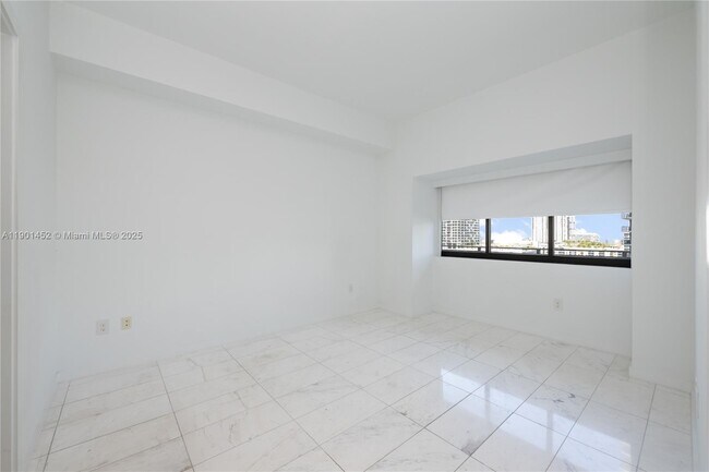 Building Photo - 480 NE 31st St