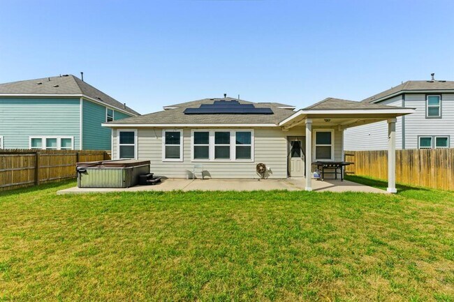 Building Photo - 2009 Los Olivios Wy