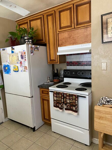 Stove & Fridge - 790 14th N St