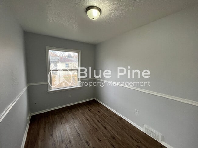 Building Photo - 1322 S 4th Ave