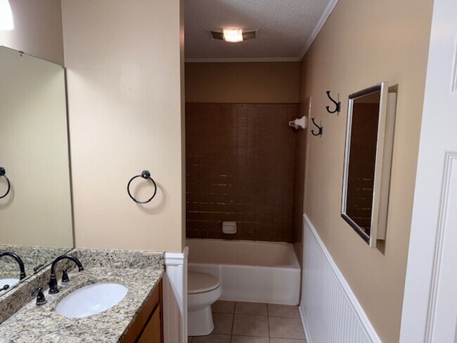 Building Photo - 5331 Lauri Ln