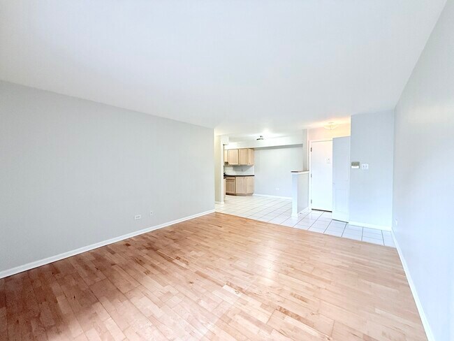Building Photo - 1525 N Windsor Dr