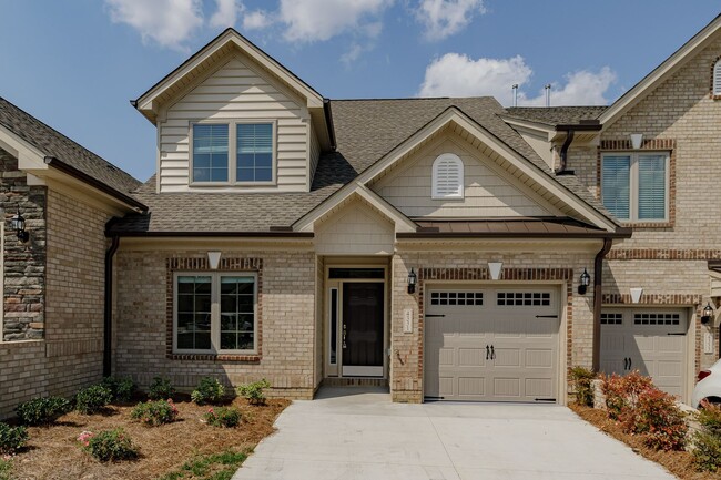 Building Photo - Brand new Luxurious 3 bedroom 3 bath + LOF...