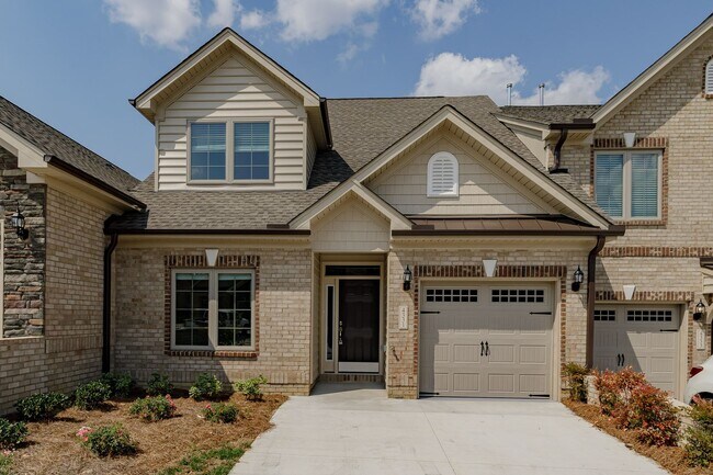 Building Photo - Brand new Luxurious 3 bedroom 3 bath + LOFT townhouse in Stone Gate community High Point. Master ...