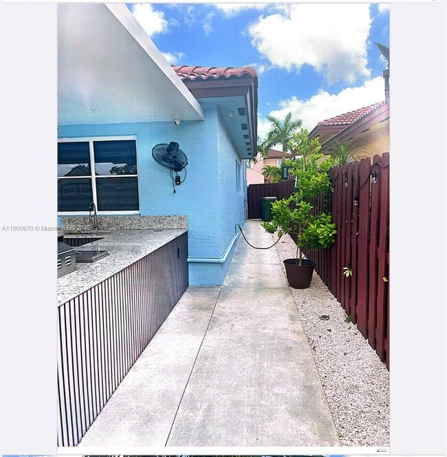 Building Photo - 2510 NE 41st Ave