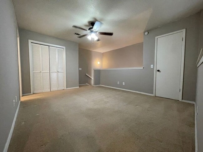 Building Photo - Spacious and bright 2 story condo!