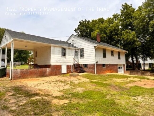 Building Photo - Rare Gem: 3Bd/1Ba home off of Country Club...