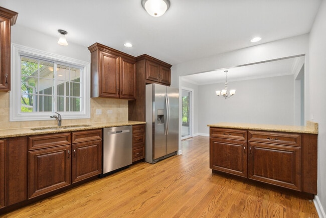 Building Photo - 433 Hackberry Rd