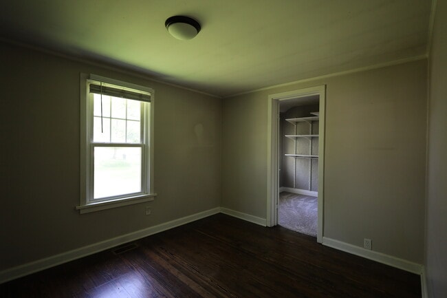 Building Photo - 18 Belle Plaine Ave