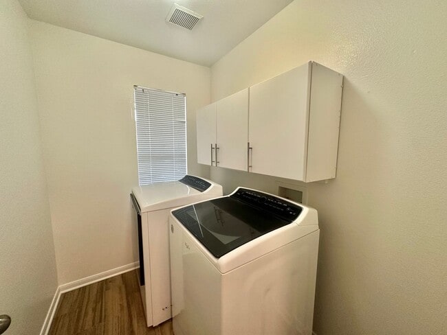 Building Photo - AVAILABLE NOW!!!! NEW-MANAGEMENT