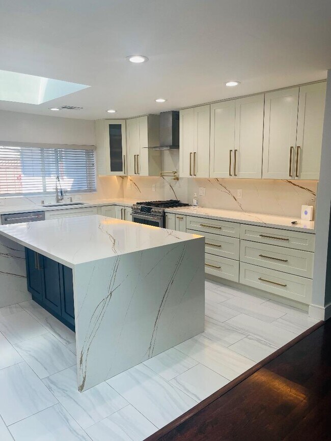 Building Photo - 3495 Meridian Ave