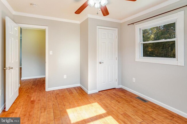 Building Photo - 3101 Burbank Ln