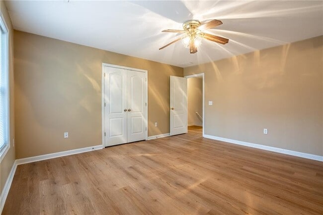 Building Photo - 32 Brookvalley Ct W