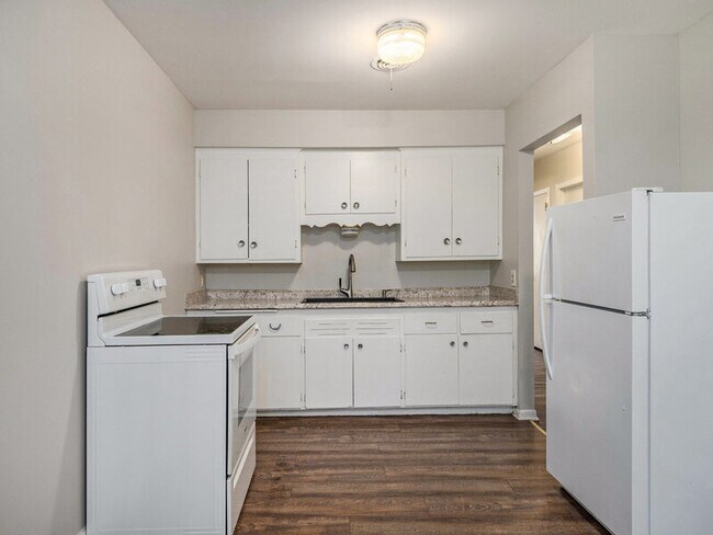 Building Photo - 2426 1/2 S 16th St #7