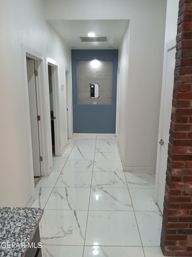 Building Photo - 473 Plateau Dr