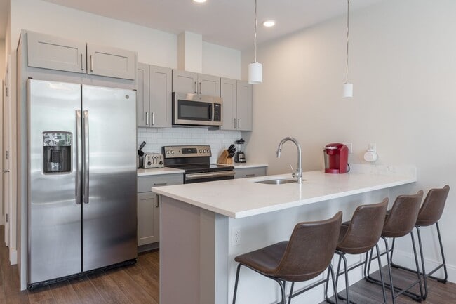 Building Photo - 133 Marcella St