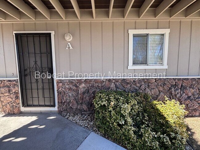 Building Photo - 1516 South Ct