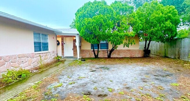Primary Photo - 972 San Christopher Dr