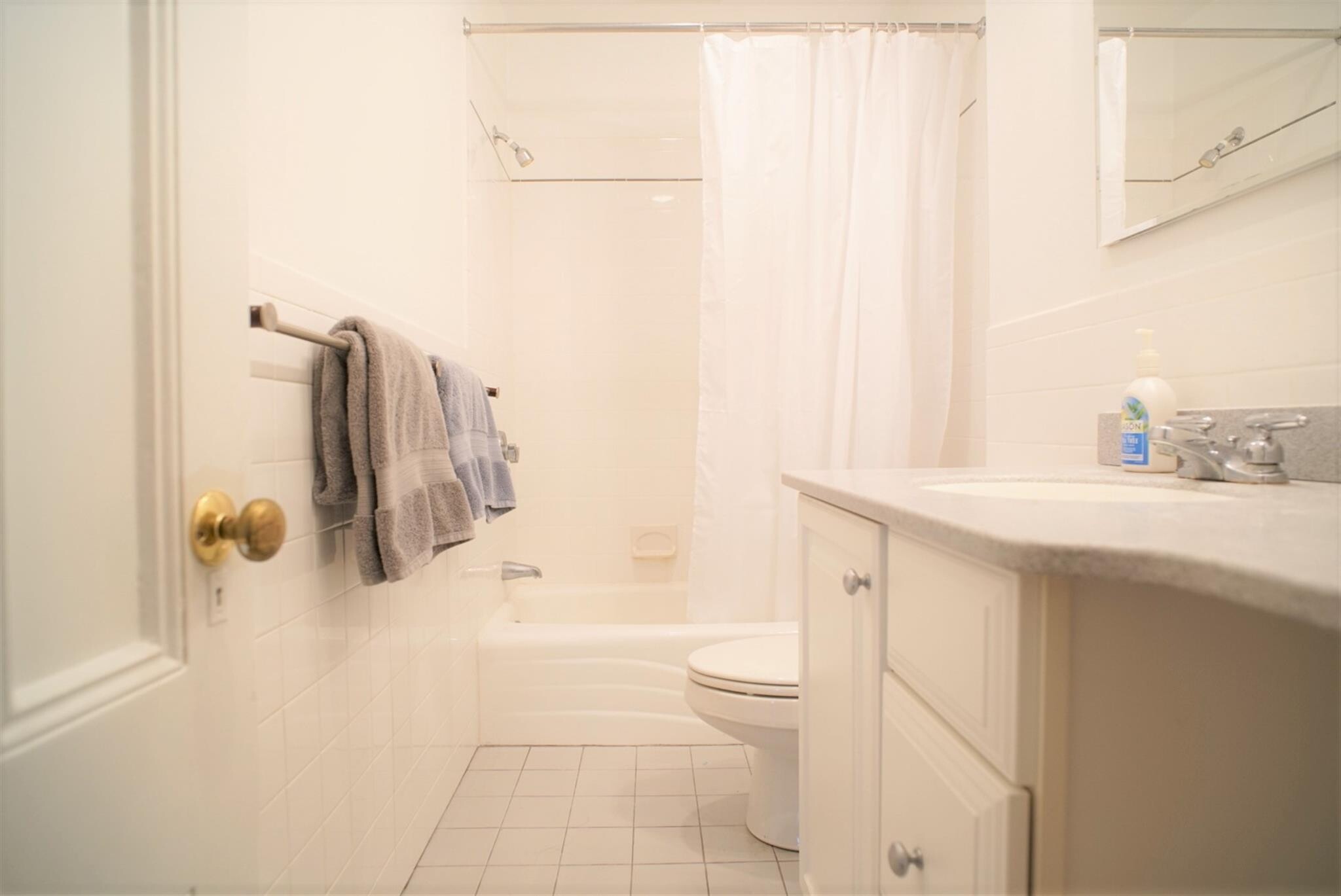 Building Photo - 28 Healey St