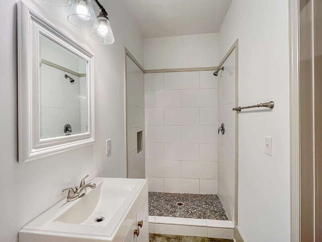 Building Photo - 316 W 42nd St