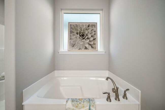 Building Photo - Stunning 3BR + Study in Prime Owasso/Colli...